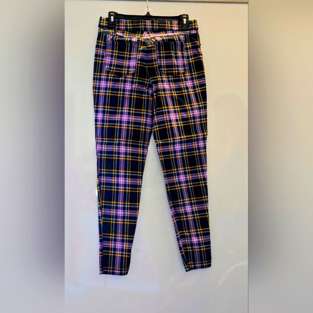 Women's pants size large (11-13) fake pockets, elastic waist.